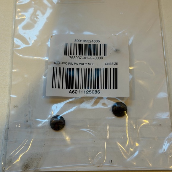 Old Navy x Disney Mickey and Minnie Enamel Pin Sets - Picture 4 of 4